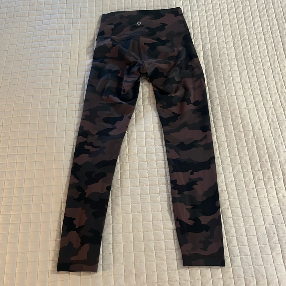 Lululemon NWOT brown camo print cropped leggings